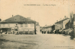 42* LA PACAUDIERE  La Place Du Marche         RL34.0882 - La Pacaudiere