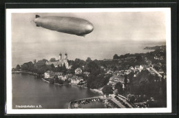 AK Friedrichshafen A.B., Zeppelin In Den Lüften über Der Stadt  - Luchtschepen