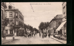 CPA Bischwiller, Rue Des Écoles, Kaffee Zur Rose  - Bischwiller