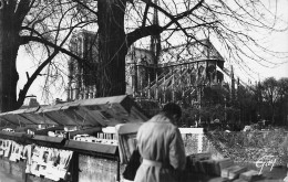 75-PARIS NOTRE DAME LES BOUQUINISTES-N°T5046-B/0011 - Notre Dame De Paris