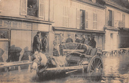 75-PARIS 15 ARR- INONDE 1910 FIACRE DES HABITANTS DE LA RUE DE JAVEL-N°LP5045-H/0187 - Distrito: 15