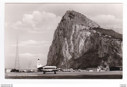 GIBRALTAR Viscount Taxying At Gibraltar Real Photo N°47 VOIR ZOOM Avion BEA Sur La Piste VOIR DOS - Gibraltar