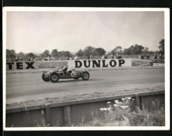 Fotografie Auto-Rennen, Rennwagen Startnummer 10 Vor Dunlop Reklame  - Cars