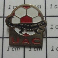 1618B  Pin's Pins / Beau Et Rare : SPORTS / CLUB FOOTBALL UAC LEZARD NOIR - Calcio