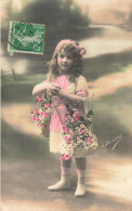 FETES - VOEUX - Anniversaire - Jeune Fille Portant Des Fleurs - Colorisé - Carte Postale Ancienne - Anniversaire