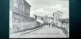 01 , Messimy ,l'entrée Du Village Et La Mairie En 1905 - Non Classés