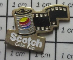 1618B Pin's Pins / Beau Et Rare / PHOTOGRAPHIQUE / PELLICULE ARGENTIQUE SCOTCH COLOR 200 - Photographie