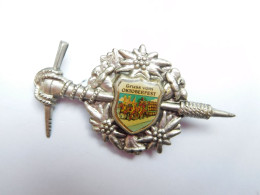 Belle Broche En Relief ( No Pin's ) , Blason , Gruss Vom Oktoberfest , Piolet , Munich - Villes