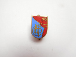 Belle Broche En émail ( No Pin's ) , Blason , CDN - Villes