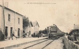 Les Moutiers En Retz * Intérieur De La Gare * Train Locomotive * Ligne Chemin De Fer - Les Moutiers-en-Retz