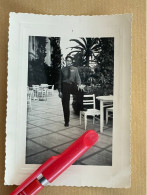 V073 - NICE - Jeune Homme En Tenue De Travail Hotel WEST END - Photo Ancienne Snapshot - Lugares