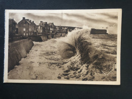 Arromanches Les Bains - Guerre 1939-1945 - Port Winston - Le Port De La Libération - La Digue Par Grosse Mer - 14 - Arromanches