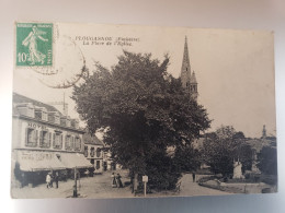 Plougasnou - La Place De L'eglise - Plougasnou