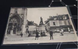 Carte   Postale   ARCIS SUR AUBE Place De La République Portail De L église Et Statue De D'anion - Arcis Sur Aube