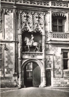 FRANCE - Blois - Le Château De Blois - L'entrée Du Château - Statue équestre De Louis XII - Carte Postale - Blois