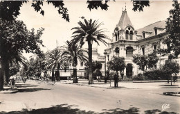 ALGERIE - Sidi Bel Abbès - Boulevard De La République Et L'hôtel De Ville - Carte Postale - Sidi-bel-Abbes