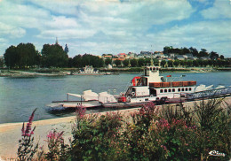 La Montagne * Les Bateaux Bacs Assurant Le Passage Sur La Loire Entre Basse Indre Et Indret - La Montagne