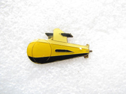 PIN'S    SOUS MARIN JAUNE - Boats