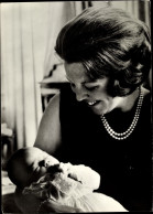 CPA Princesse Beatrix Der Niederlande, Prince Willem Alexander Als Baby - Familles Royales