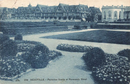 FRANCE - Deauville - Parterres Fleuris Et Normandy - Vue Générale - Jardin - Carte Postale Ancienne - Deauville