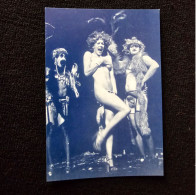 Cp Publicitaire Spectacle Cirque GRAND MAGIC CIRCUS  Clowns Femme Nue Seins Nus Travestie ? Travesti Homme Nu ? - Zirkus