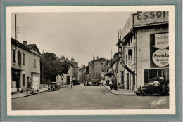 CPA (01) BOURG - Rue Bourmayer Et Garage Station Service ESSOLUBE, Concessionnaire FORD - Autres & Non Classés