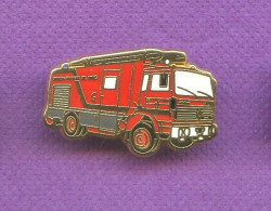 Superbe Pins Camion Pompier Renault Zamac Amc Q972 - Pompiers