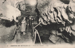FRANCE - Grottes De Betharram - Vue Sur Une Sortie Du Tunnel - L L - Animé - Vue De L'intérieur - Carte Postale Ancienne - Andere & Zonder Classificatie