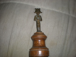 Ancienne Petite Figurine Bronze Sur Socle - Otros & Sin Clasificación