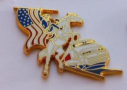 Q91 Gros Pin's SNCF TGV Train Blanc Cavalier GI Ou Sudiste Drapeau USA  Ballard Achat Immédiat - TGV