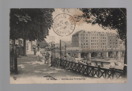 CPA - 77 - Meaux - Entrée Des Trinitaires - Animée - Circulée En 1909 (pli) - Meaux