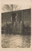 Nantes * Carte Photo * Station Magasin Campagne 1914/1915 , Personnel Bureau Du Pain * Boulangerie Boulanger Wagon Gare - Nantes