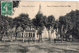TULLINS , Place D'Armes Et L'Hotel De Ville - Tullins