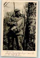 39871603 - Landser In Uniform Mit Dem Blindgaenger Einer Granate - Guerre 1914-18