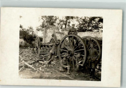 39805103 - Landser In Uniform Zwischen Riesigen Wagenraedern Und Ruinen - Guerre 1914-18