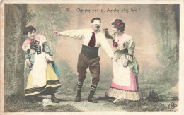 FANTAISIES - Femmes - Homme - Cherche Par Ici - Cherche Plus Loin - Carte Postale Ancienne - Femmes