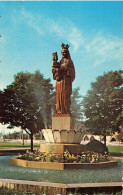 CANADA - Quebec - Sainte Anne De Beaupré - Statue Dans Le Parterre - Carte Postale - Ste. Anne De Beaupré
