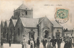 Legé * La Place De L'église Du Village * Sortie De Messe - Legé
