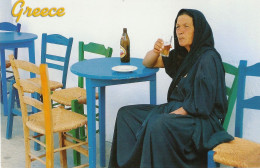 *CPM - GRECE - CRETE - Crétois Dégustant Une Bière - Grecia