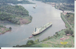 Panama Kanalzone Frachtschiff Nähert Sich Gamboa Ngl #223.597 - Otros & Sin Clasificación