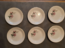 6 Assiettes Creuses GIEN Modèle CHENONCEAUX , Diamètre 22cm, Bord Doré. Bon état, Une Assiette A Un Petit Fêle - Platos