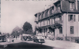 France 74, St Julien En Genevois, Automobiles Devant La Douane Française (25) - Saint-Julien-en-Genevois