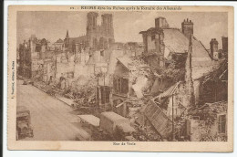 Reims Dans Les Ruines Après La Retraite Des Allemands    1920-30    N° 12 - Reims