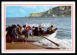 Portugal Costumes * Nazaré Partida Para O Mar * Fishing Boat And Fishermen * Bateau De Peche Et Pecheurs - Leiria