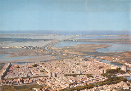 Au Soleil De La Camargue AIGUES MORTES Vue Aerienne Des Remparts Et De La Cite 22(scan Recto-verso) MA1153 - Aigues-Mortes