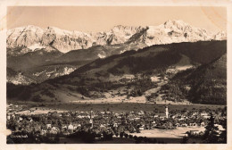 ALLEMAGNE - Garmisch - Vue D'ensemble Sur La Ville - Montagnes Derrière - Carte Postale Ancienne - Garmisch-Partenkirchen