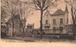Delcampe - FRANCE - Brioude - Avenue Victor Hugo - Carte Postale - Brioude