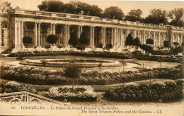 CPA - VERSAILLES - PALAIS DU GRAND TRIANON - LES JARDINS - Versailles (Château)