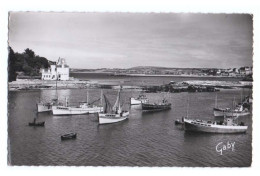 TRÉBOUL  [29] Finistère  - Entrée Du Port - A Gauche L' île Tristan - Bateaux De Pêche - Tréboul