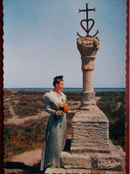 RÉGION - PROVENCE - LA CAMARGUE - Mireille à La Croix Des Gardians. (CPSM) - Provence-Alpes-Côte D'Azur